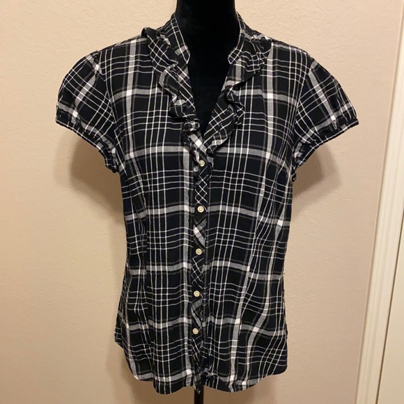 Old Navy Tops - ❤️2 for $10 Old Navy Black/White Top w Ruffles
